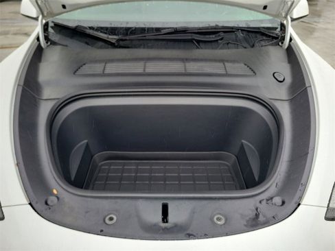 Used 2023 Tesla Model Y Long Range image 27