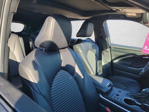 Used 2024 Toyota Highlander XSE image 15