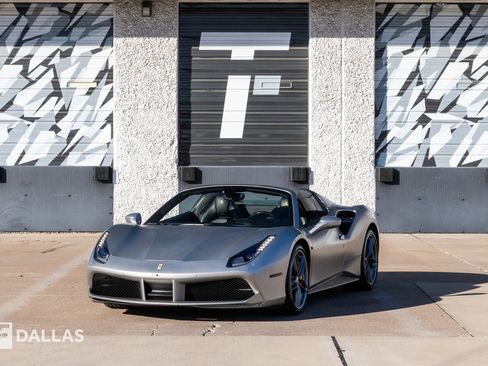 Used 2019 Ferrari 488 Spider image 5