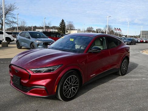 Certified 2025 Ford Mustang Mach-E Premium image 9