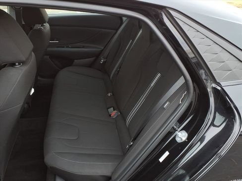 Used 2024 Hyundai Elantra SEL FWD image 31