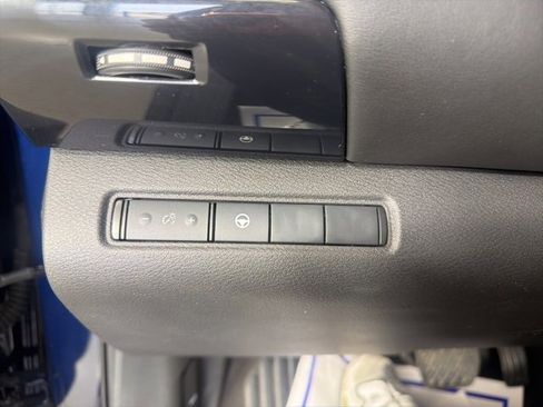 Used 2024 Nissan Pathfinder SV image 13