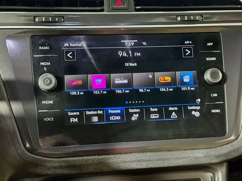 Used 2023 Volkswagen Tiguan SE w/ Panoramic Sunroof Package AWD/4WD image 14