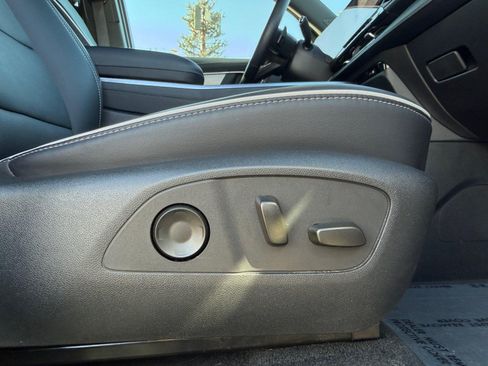Used 2025 Buick Enclave Preferred FWD image 27