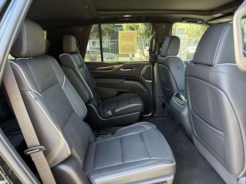 Used 2024 Cadillac Escalade Premium Luxury image 35
