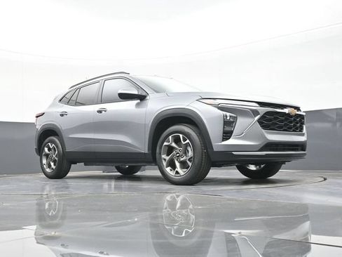 New 2026 Chevrolet Trax LT w/ Driver Confidence Package FWD image 44