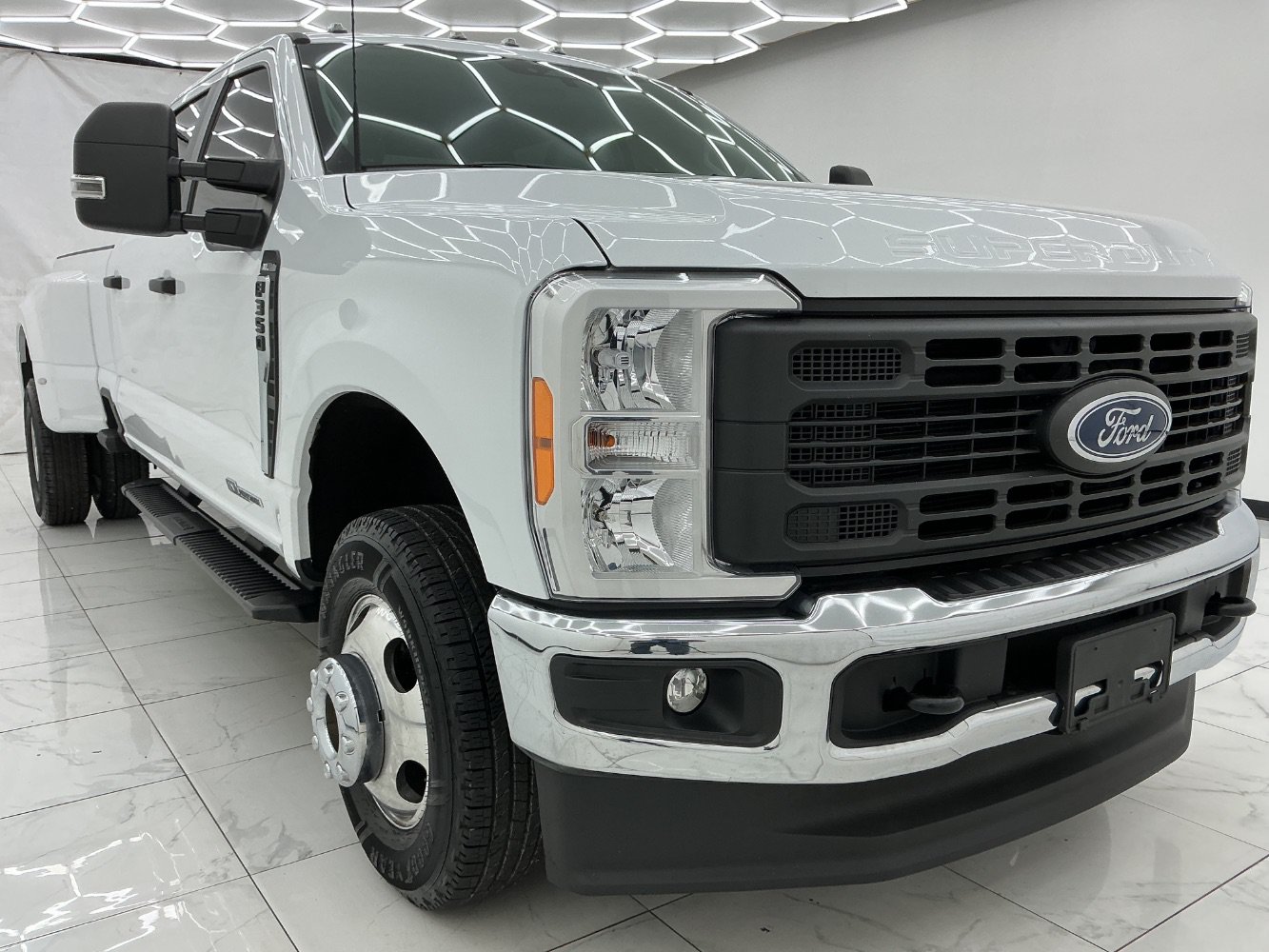 Used 2023 Ford F350 XL AWD/4WD image 3