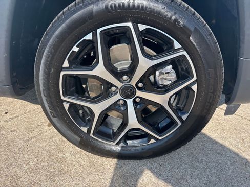 Used 2025 Jeep Compass Limited image 30