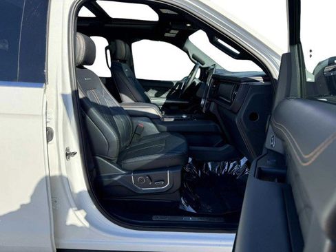 Used 2024 Ford Expedition Platinum image 53