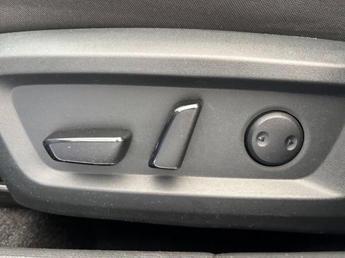 Used 2025 Nissan Rogue SV AWD/4WD image 22