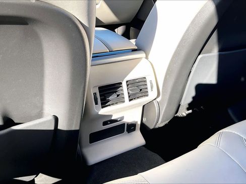 Used 2022 Land Rover Range Rover Velar R-Dynamic HSE image 38