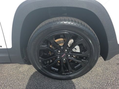 Used 2022 GMC Terrain SLE w/ Driver Convenience Package image 9