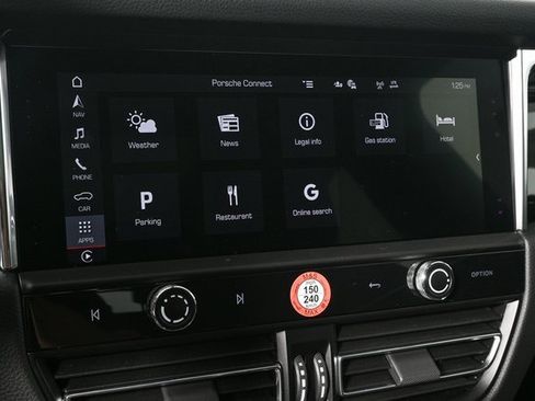 Used 2025 Porsche Macan image 15