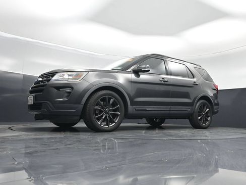 Used 2018 Ford Explorer XLT w/ Equipment Group 202A FWD image 43