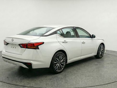 Used 2025 Nissan Altima 2.5 SV FWD image 9