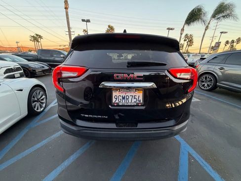 Used 2023 GMC Terrain SLE image 7