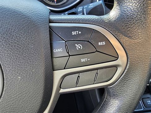 Used 2019 Jeep Cherokee Latitude w/ Popular Appearance Group image 21