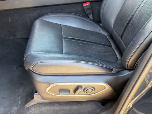 Used 2024 Jeep Wagoneer L Series II w/ Flexible Seating Group RWD image 15