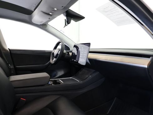 Used 2021 Tesla Model Y Long Range AWD/4WD image 19