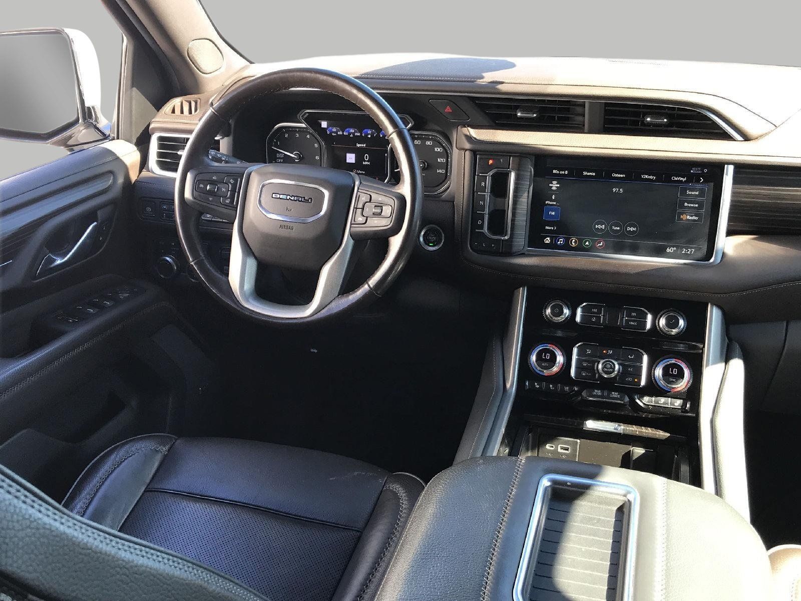 Used 2021 GMC Yukon XL Denali w/ Denali Premium Package AWD/4WD image 5