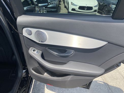 Used 2019 Mercedes-Benz C 300 Sedan w/ Premium Package image 23