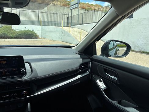 Used 2025 Nissan Rogue SV FWD image 37