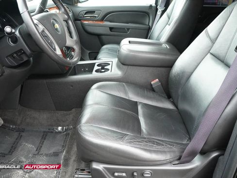 Used 2011 Chevrolet Suburban LT image 17