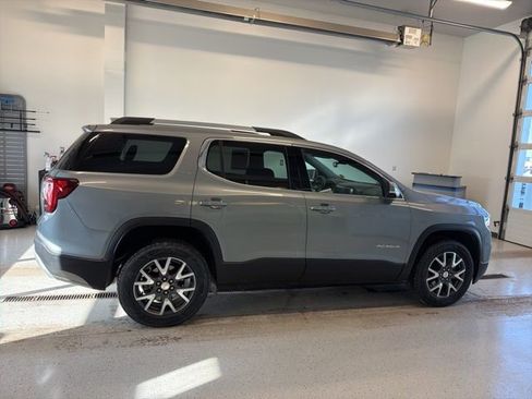 Used 2023 GMC Acadia SLE w/ Driver Convenience Package image 8