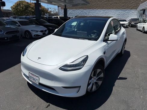 Used 2021 Tesla Model Y 2WD image 4