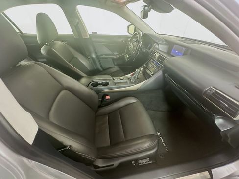 Used 2017 Lexus IS 200t w/ Premium Package RWD image 30