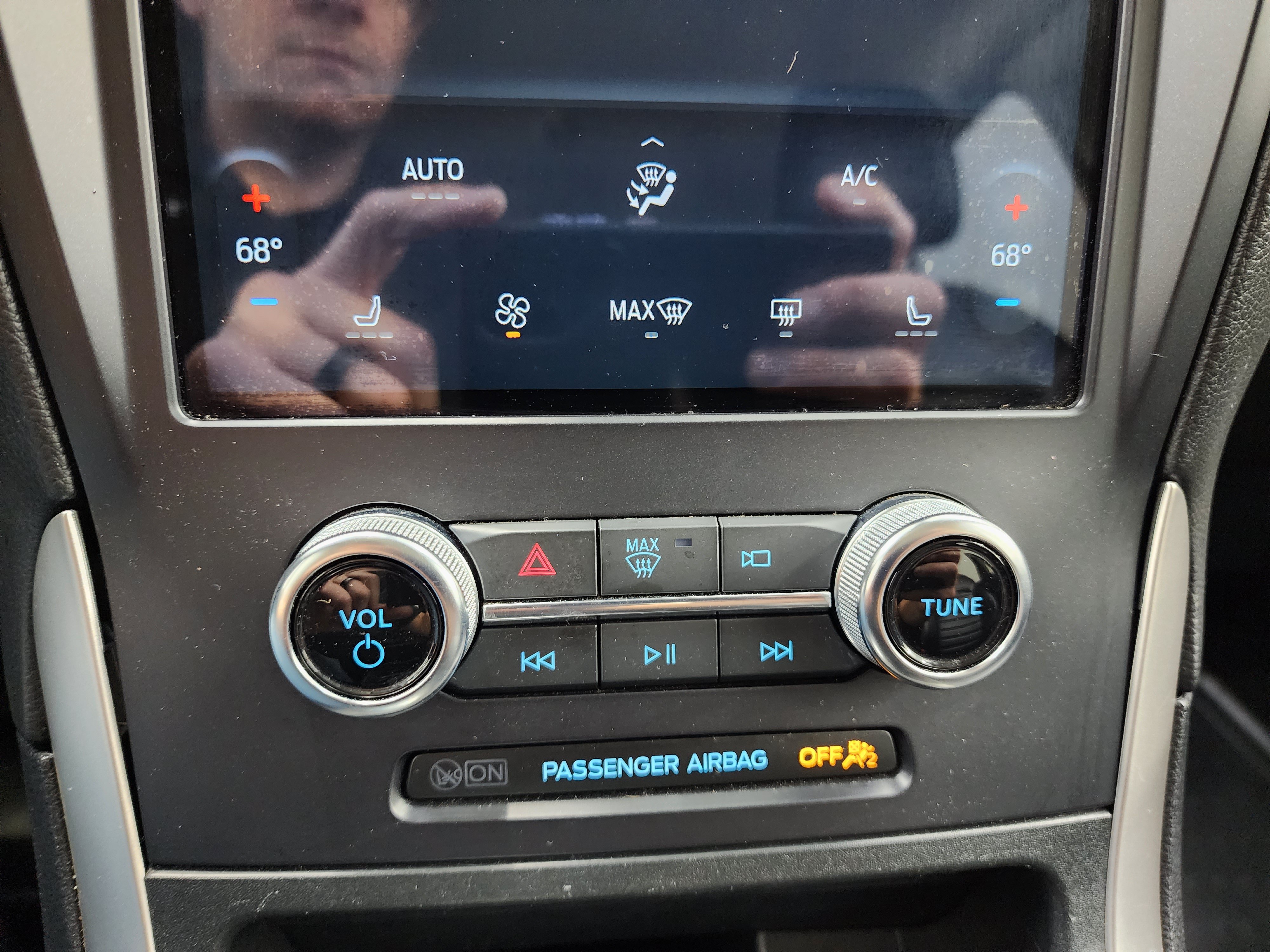 Used 2024 Ford Edge SEL AWD/4WD image 16