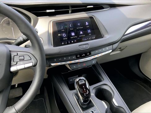 Certified 2023 Cadillac XT4 Luxury w/ Cold Weather Package FWD image 6