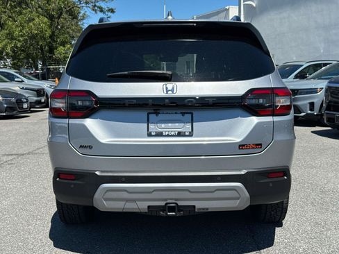 Certified 2025 Honda Pilot TrailSport image 3