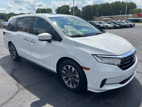 Certified 2024 Honda Odyssey EX-L image 2