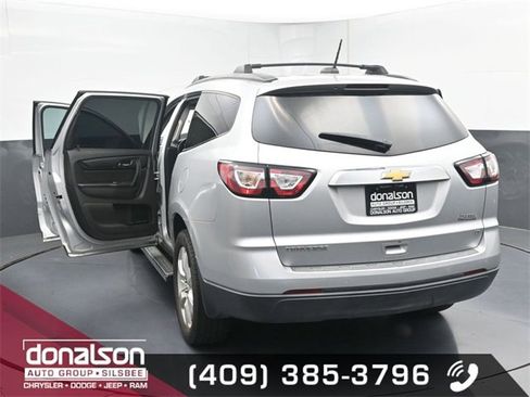 Used 2017 Chevrolet Traverse LT w/ Style and Technology Package image 24