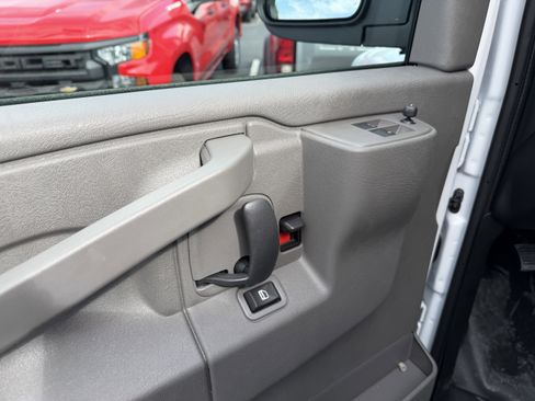 New 2026 Chevrolet Express 2500 Extended RWD image 10