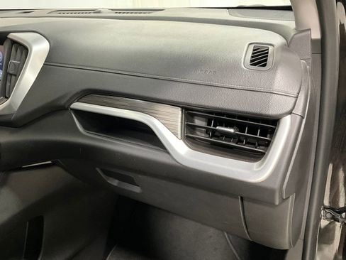 Used 2024 GMC Terrain SLT image 15