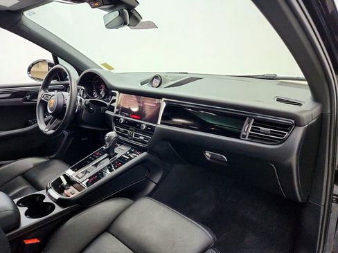 Used 2022 Porsche Macan image 13