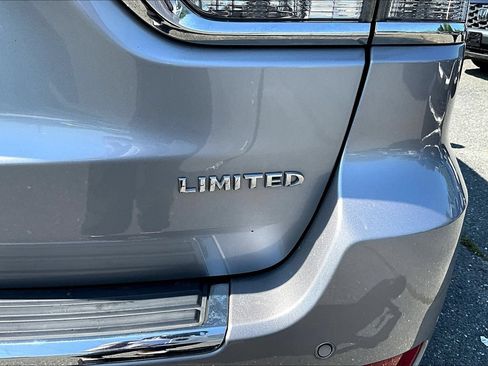 Used 2017 Jeep Grand Cherokee Limited w/ Trailer Tow Group IV AWD/4WD image 21