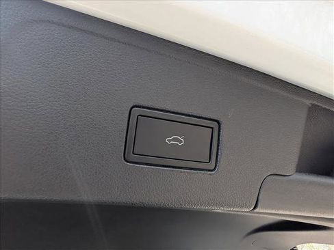 Certified 2024 Volkswagen Atlas Cross Sport SEL R-Line image 22