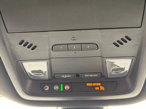 Used 2024 Buick Enclave Premium AWD/4WD image 23