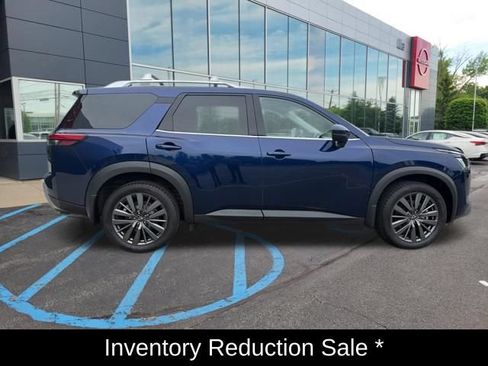 Certified 2025 Nissan Pathfinder SL w/ SL Premium Package AWD/4WD image 10