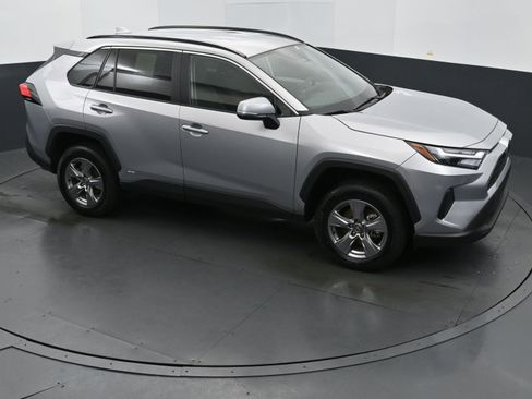 Used 2025 Toyota RAV4 XLE image 33