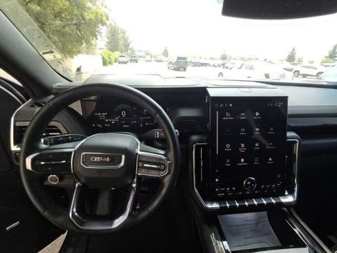 Used 2025 GMC Yukon XL Elevation AWD/4WD image 7