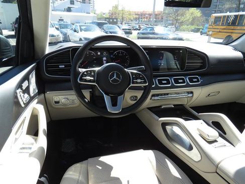 Used 2023 Mercedes-Benz GLS 450 4MATIC image 9