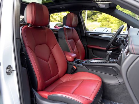 Certified 2025 Porsche Macan AWD/4WD image 57