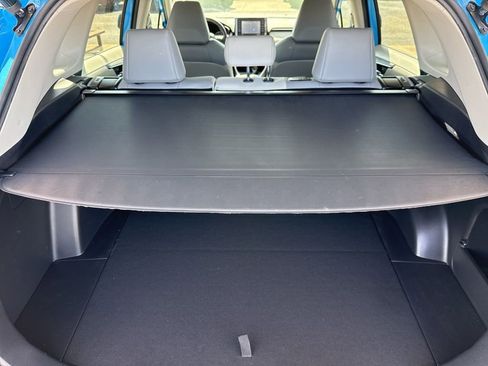 Used 2020 Toyota RAV4 XLE Premium image 24