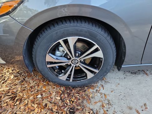 Certified 2023 Nissan Sentra SV FWD image 5