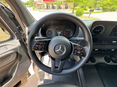 Used 2019 Mercedes-Benz Sprinter 2500 image 29