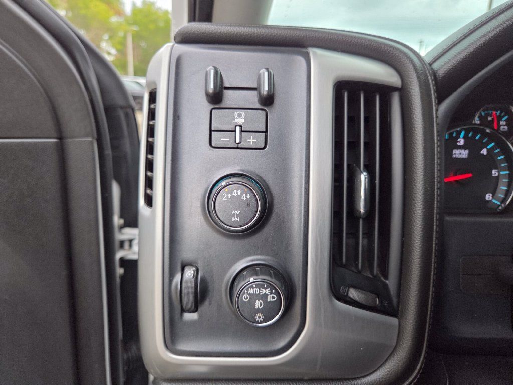 Used 2018 GMC Sierra 2500 SLE w/ HD SLE Preferred Plus Package AWD/4WD image 30